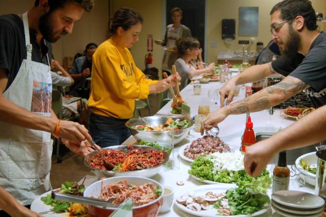 1376533_593395030719568_334104729_n